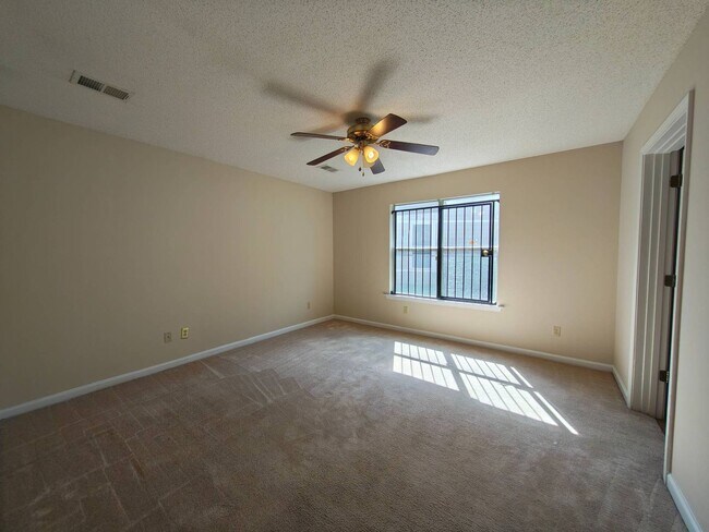 Building Photo - Rent Ready 3 Bedroom 2.5 Bath | South Memphis