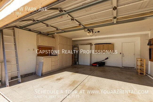 Building Photo - Beautiful 3 bedroom 2.5 bath home with pri...