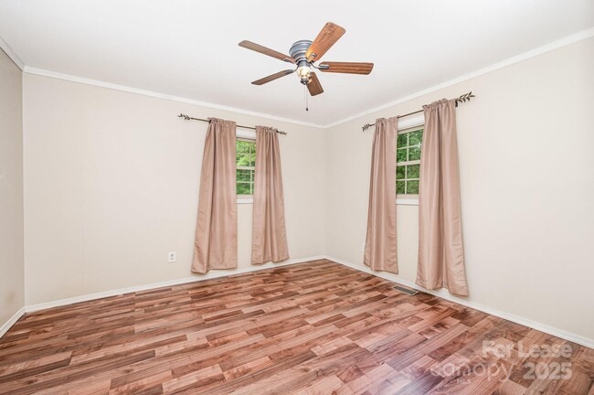 Building Photo - 6118 S Rocky River Rd