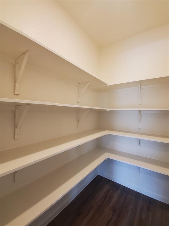 Building Photo - 712 Peach Tree Ln