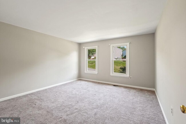Building Photo - 10 Apple Blossom Ct