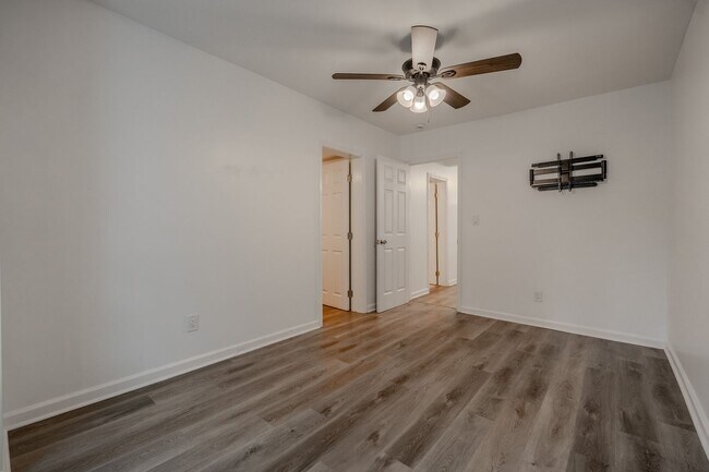 Building Photo - 231 Broadway St