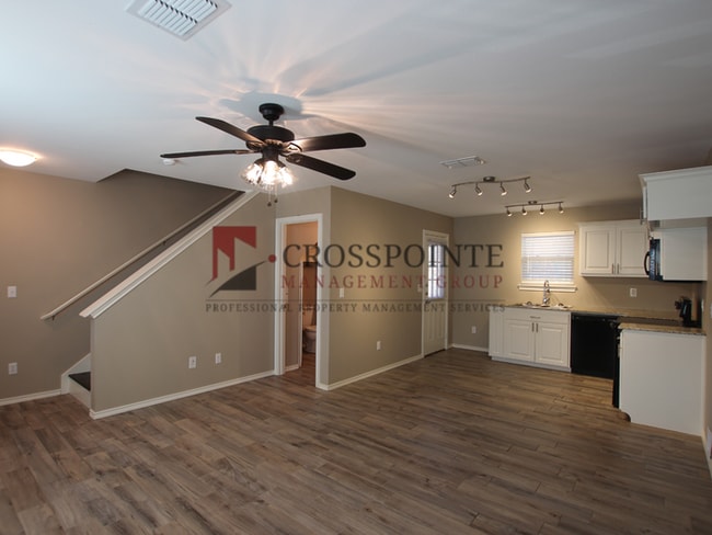 Building Photo - Beautiful 2 Bed 1.5 Townhome in Lindale ISD! Tour Today!