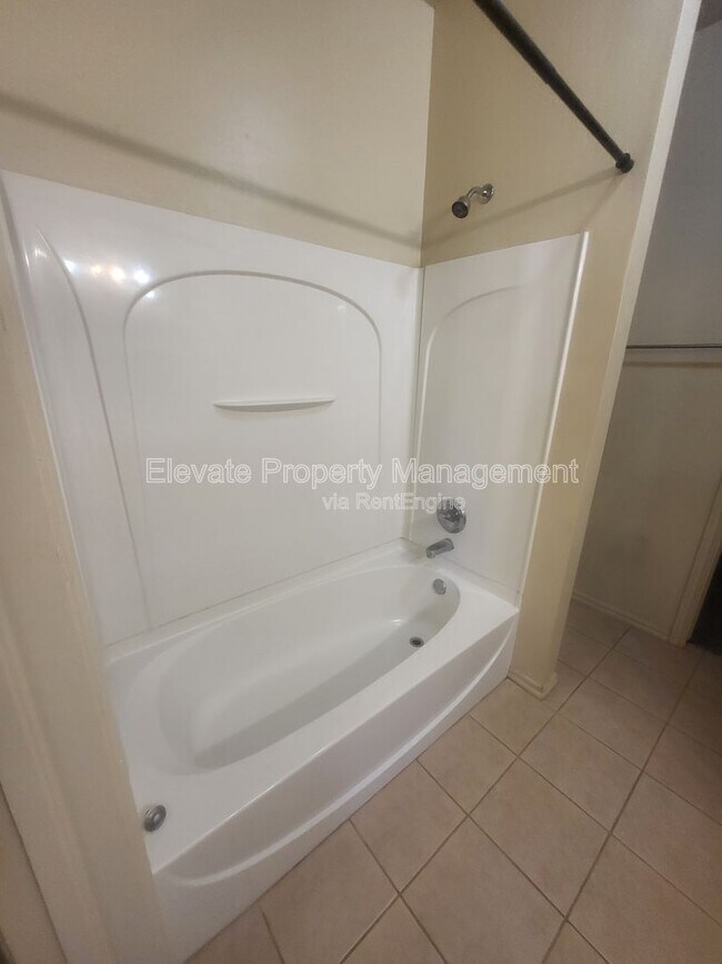 Building Photo - 923 West Prairie Wind Way