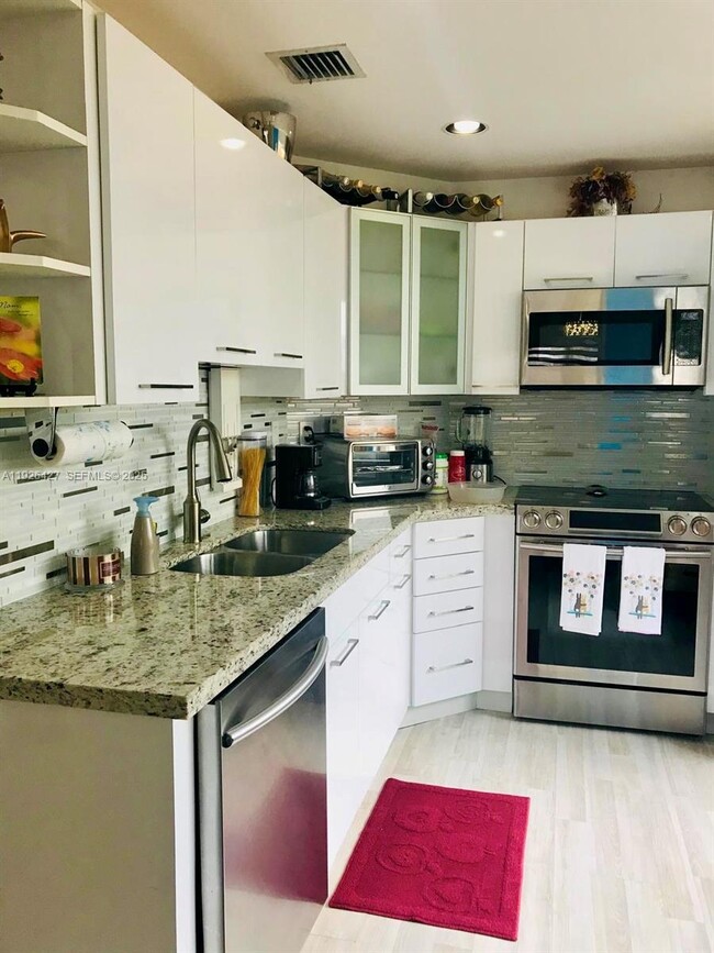 Building Photo - 5072 NW 115th Ct