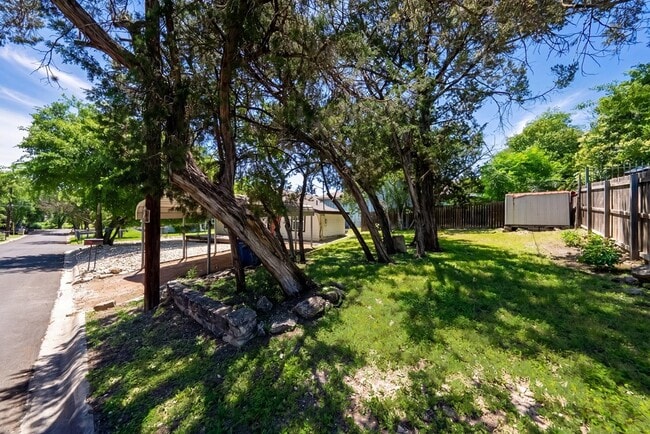 Building Photo - 612 Tanglewood Ln