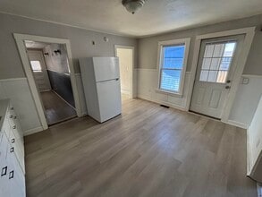 Building Photo - 42 Spruce St