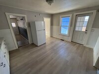 Building Photo - 42 Spruce St