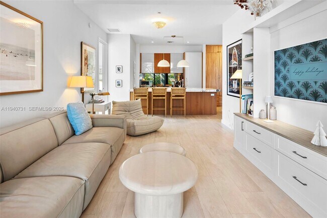 Building Photo - 2831 S Bayshore Dr