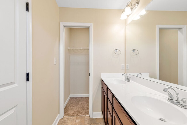 Building Photo - 309 Channel Run Ln