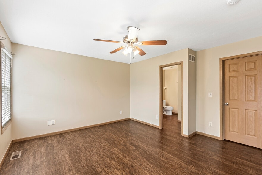 Building Photo - 77 W Fieldstone