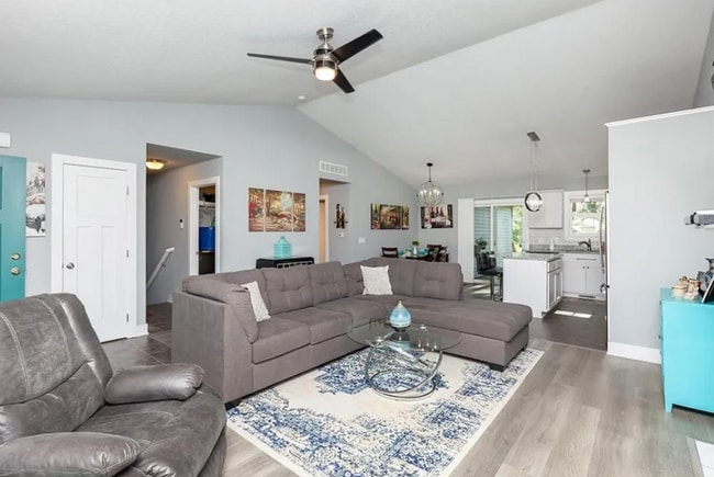 Building Photo - 5805 Pine Ct