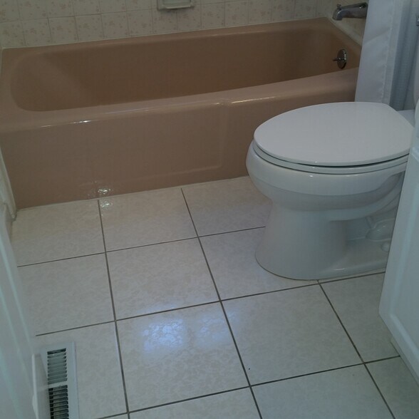 Building Photo - 2221 Homewood Dr