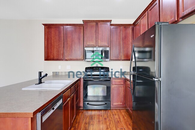 Building Photo - "Charming 3-Bed Oasis with 2.5 Baths in Prime Renton Location - Spacious layout!"