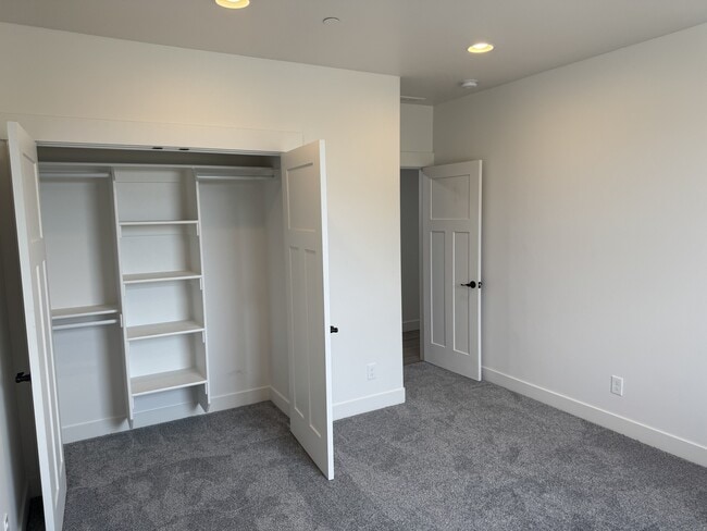 Building Photo - 10108 Ridge Pine Dr