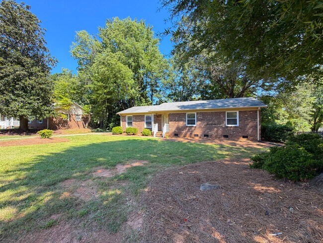 Building Photo - 121 Westview Dr