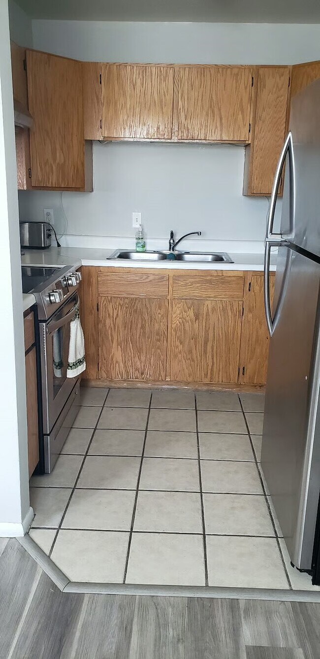 Building Photo - 217 Foss St W