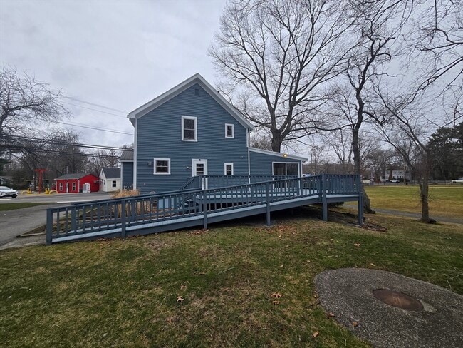 Building Photo - 754 Park St