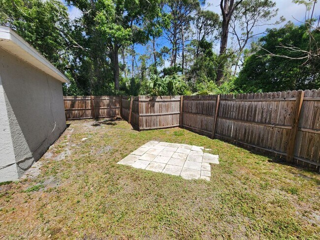 Building Photo - Housing Voucher Accepted -Upgraded 3 Bedroom 2 Bath - Minutes from Super Target and Publix