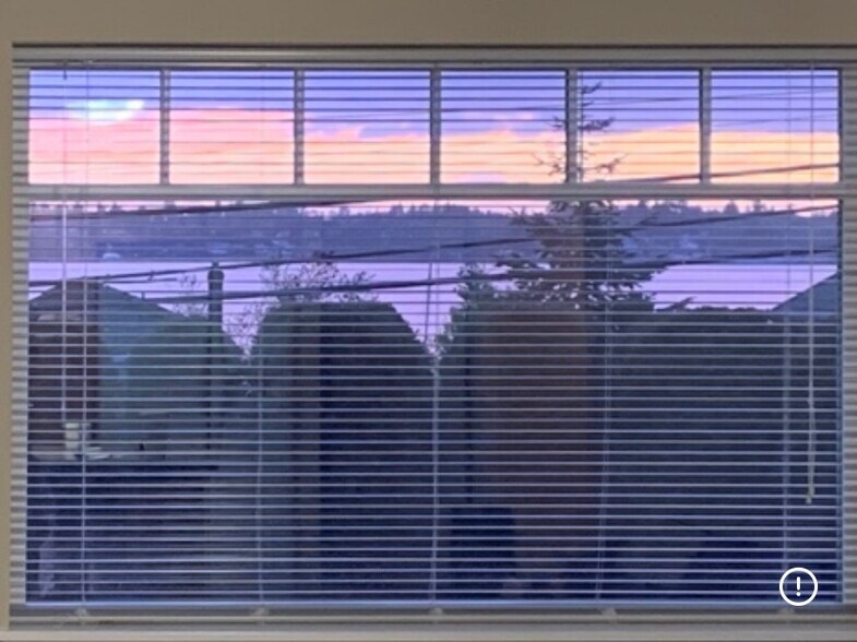 Living room Sunset View - 823 E Lakeshore Dr