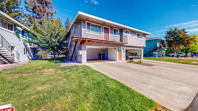 Building Photo - Rent Special! $100 off every month for duration of 1 year lease if moved in by February 1st! 2 St...