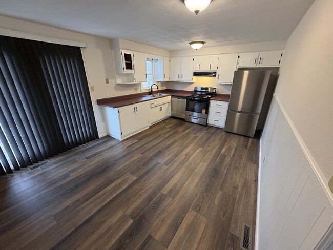 Building Photo - 302 Spring Mill Rd