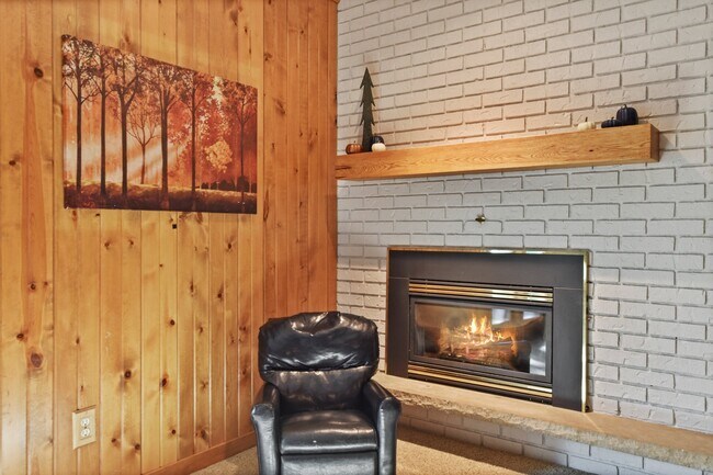 Building Photo - 1889 Paddock Pl