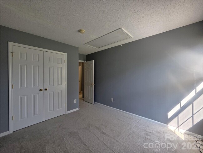 Building Photo - 8417 Appledale Dr