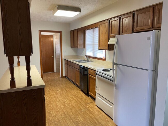 Building Photo - 2922 Quivira Ave