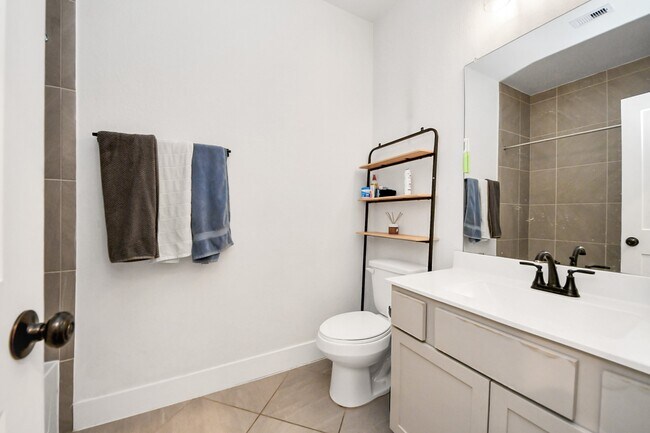 Building Photo - 4942 Carranza Ct