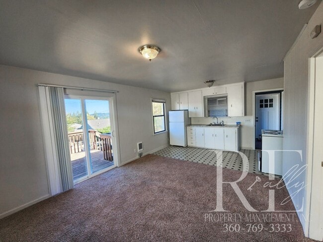 Building Photo - Fantastic Manette; Seattle Peek-a-boo