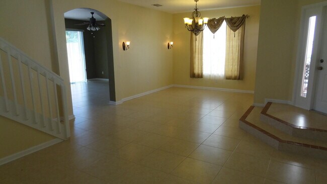 Building Photo - 5404 Sunseeker Blvd