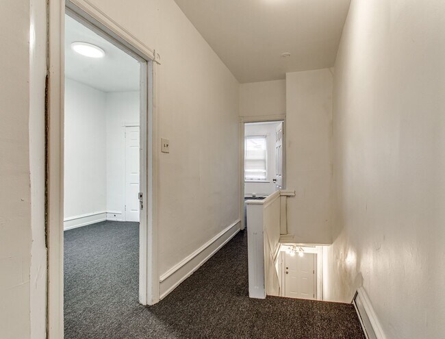 Building Photo - Updated 4 Bed, 2 Bath in Oakland - Close t...
