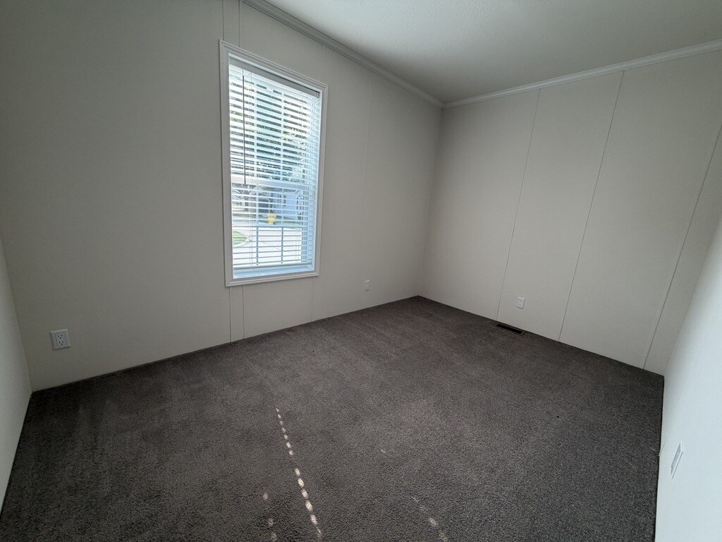 Building Photo - 15882 Villaire Ave