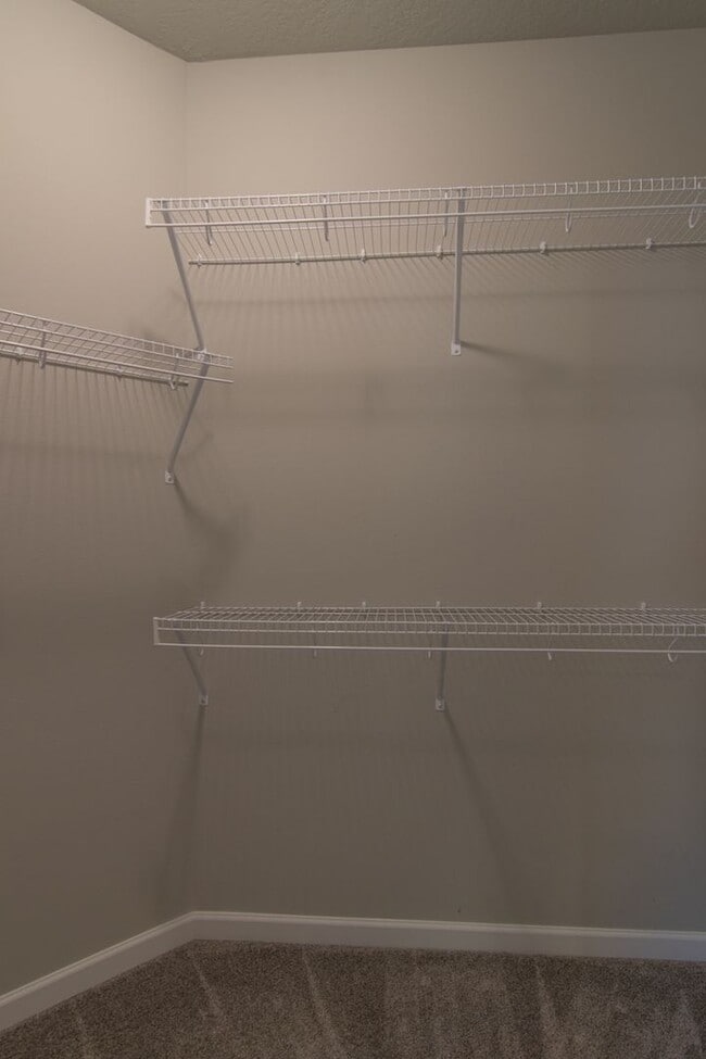 Building Photo - MOVE IN SPECIAL **Move-in Special of 2 months free with a 12- or 18-month lease** 2 Bed 2 Bath Si...