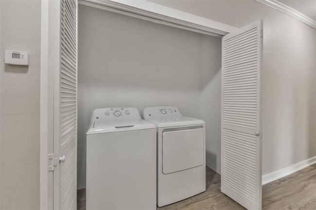 Building Photo - 329 E Washington Ave