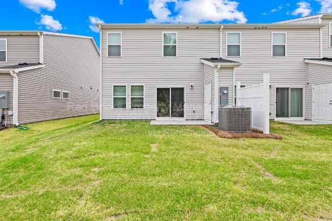 Building Photo - 2220 Belterra Dr