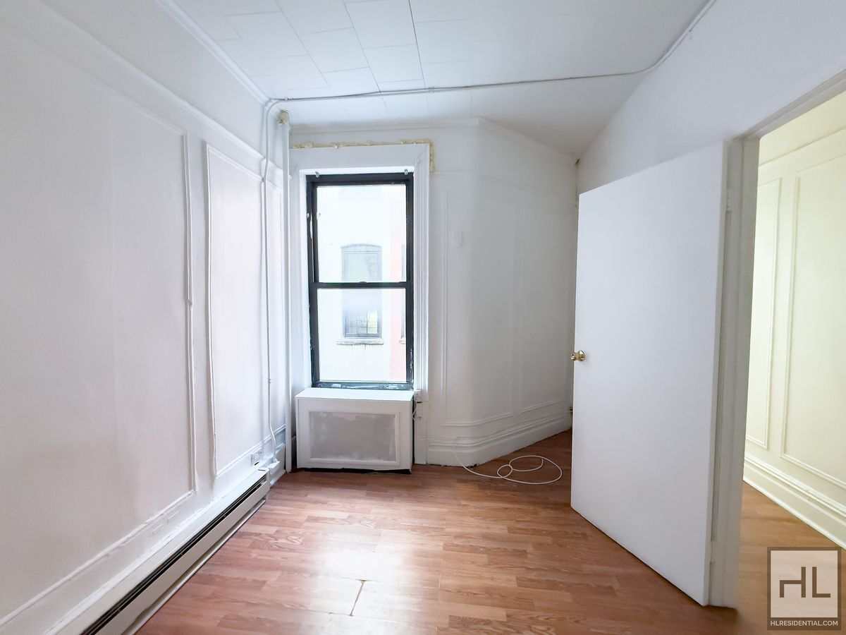 Building Photo - STARR STREET / Spacious Bushwick 2-Bed 1-Bath / Amazing Location