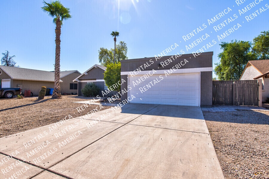 Building Photo - 819 W Ross Ave