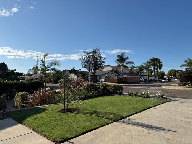 Building Photo - 2503 Levante St