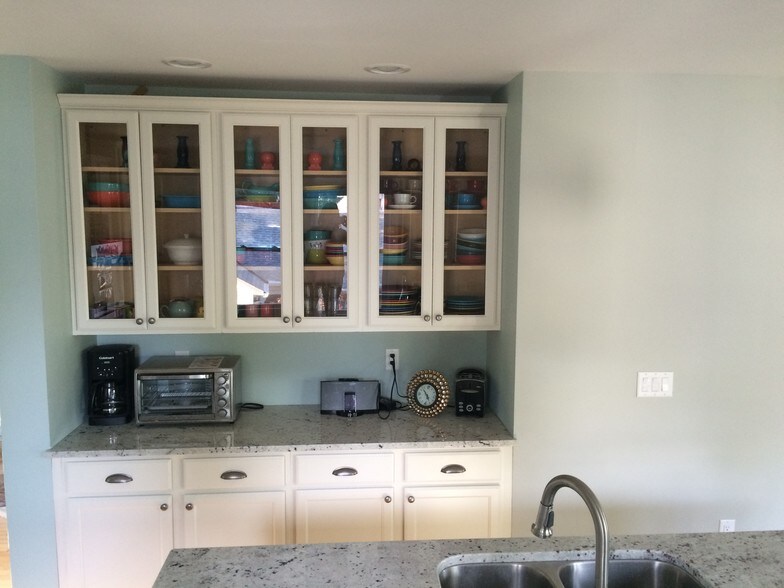Kitchen buffet - 2547 S Shore Dr