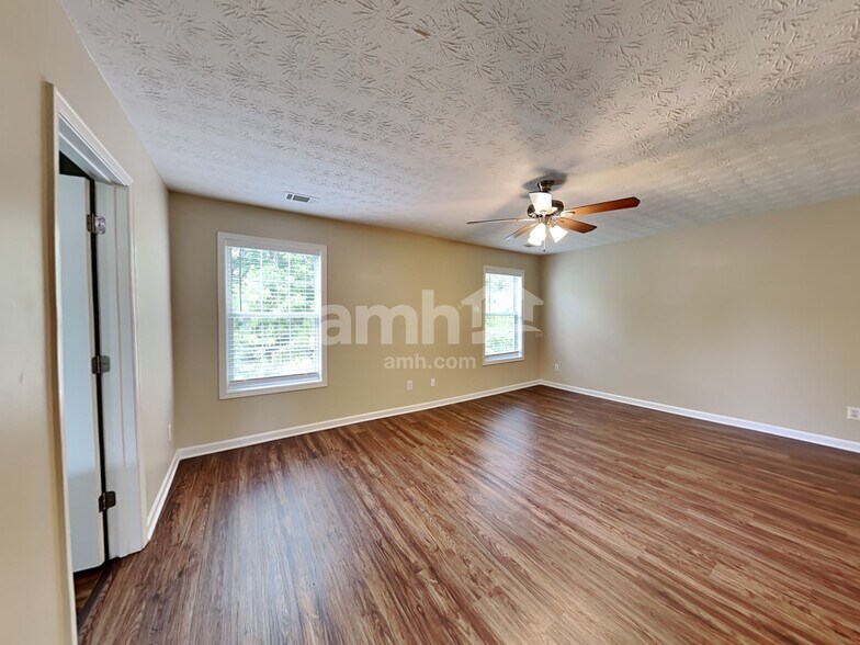 Building Photo - 2855 Wadley Ln