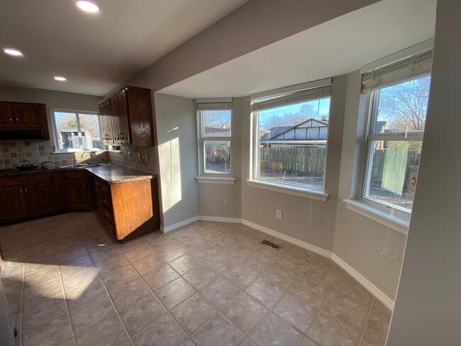 Building Photo - 2817 E El Paso St