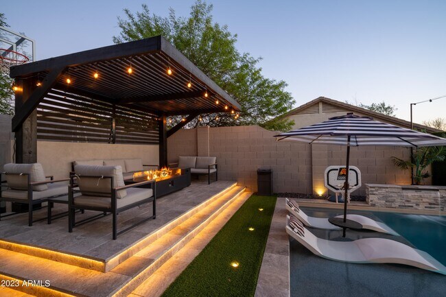 Building Photo - 2257 W Roy Rogers Rd