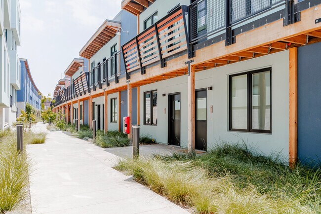 Building Photo - 1501 Buena Vista Ave