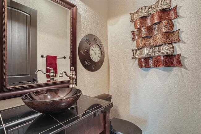 Building Photo - 15207 Nightingale Ln