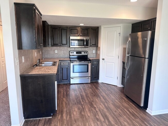 Building Photo - 3 Bed | 2.5 Bath | 2 Car Garage Townhome in Grain Valley w/ Special