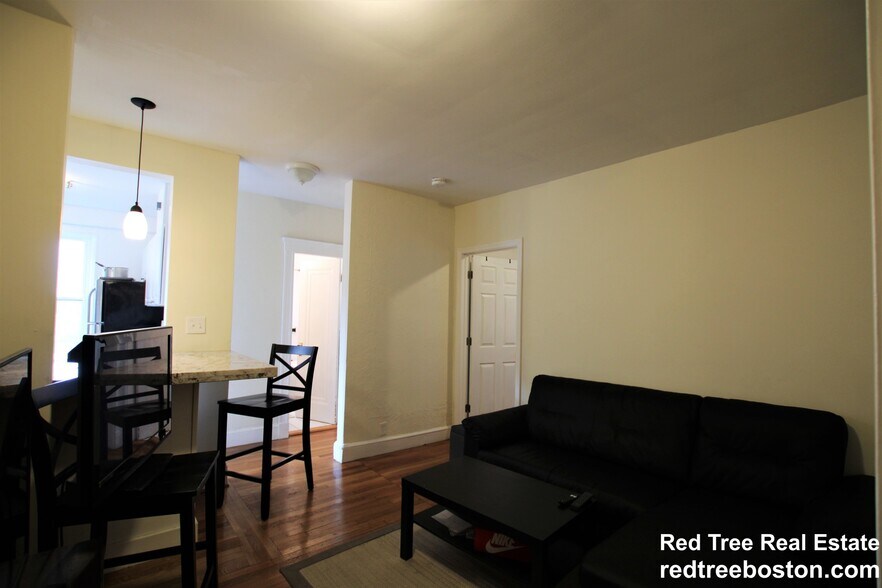 Building Photo - 2009 Commonwealth Ave