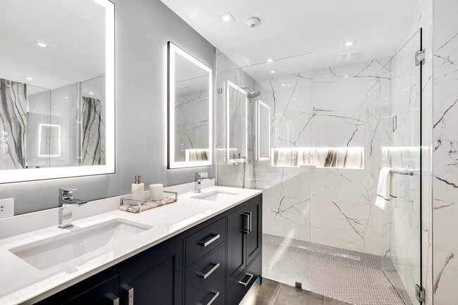 Building Photo - 3100 N Ocean Dr