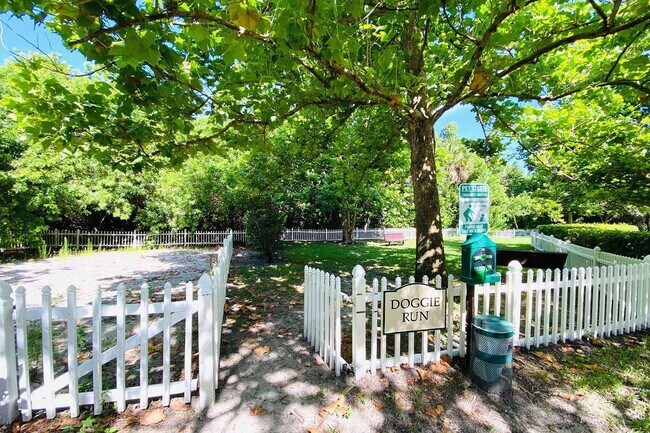 Building Photo - 5050 Fairways Cir